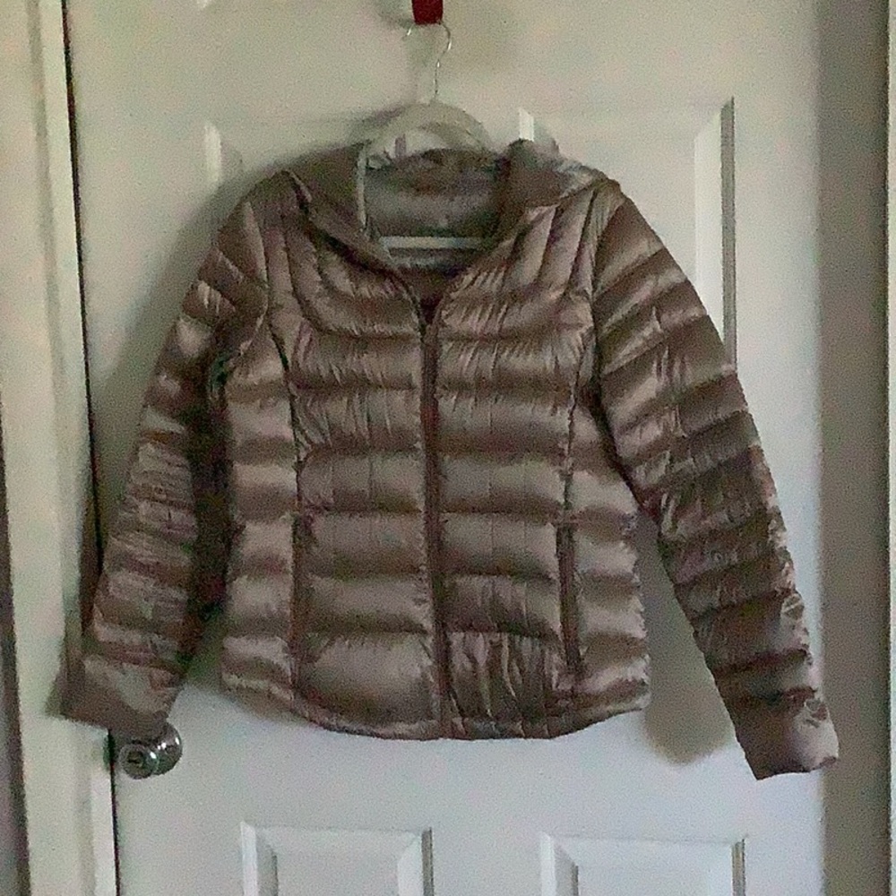 Bernardo Hooded Packable Down Jacket Champagne Size M